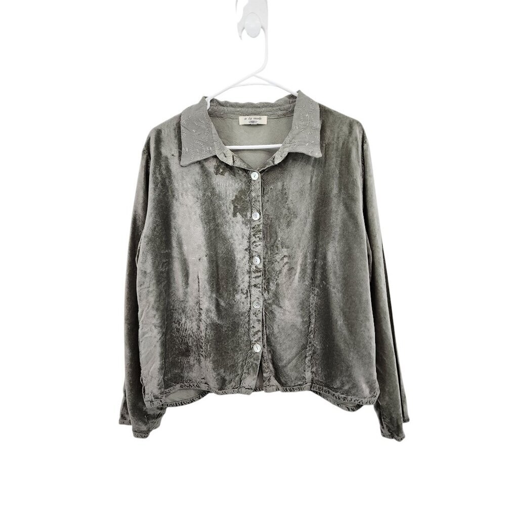 A La Mode Vintage Women's Collared Button Front Velvet Top - S/M